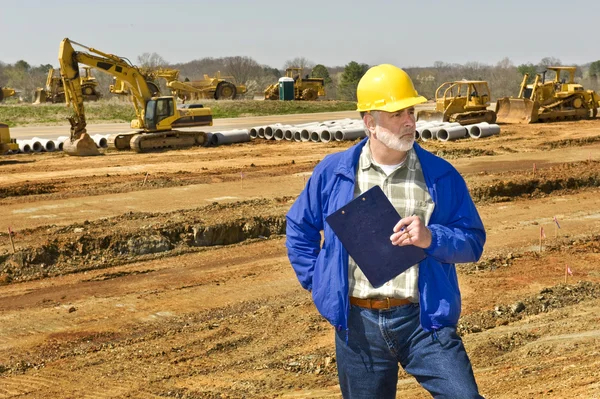 Construção de rodovias Foreman Looking On — Fotografia de Stock