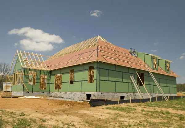 Telhado vai para casa nova — Fotografia de Stock