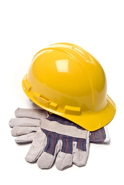 Sombrero duro y guantes de trabajo aislados en blanco — Foto de Stock