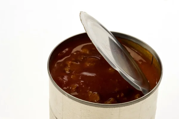 Geöffnete Dose Chili isoliert auf weiß — Stockfoto