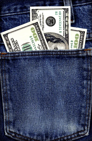 Fechar o dinheiro em seu bolso — Fotografia de Stock