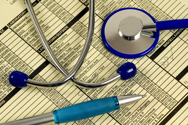 Patient Paperwork With Stethoscope and Pen — Stock Photo, Image