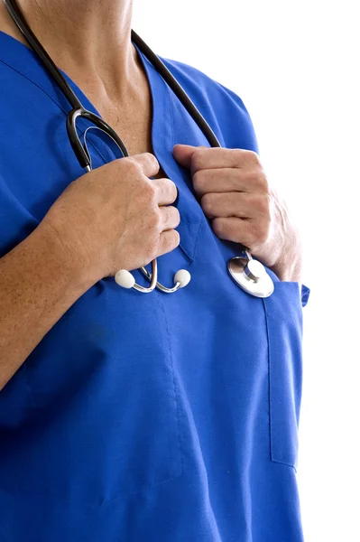 Zdravotní sestra hospodářství stetoskopem kolem krku na bílém pozadí — Stock fotografie
