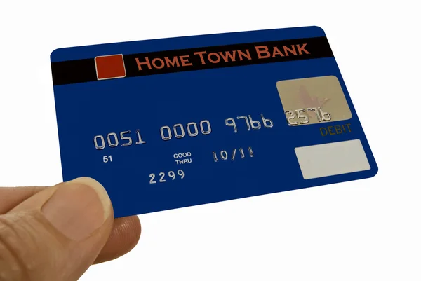 Mão segurando cartão de débito fictício fazendo uma compra — Fotografia de Stock