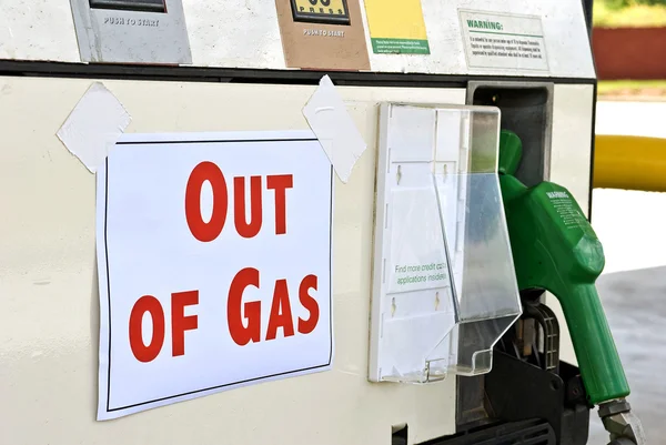 Angled Shot Of  Gas Pump With Sign Saying Out Of Gas — Stock Photo, Image