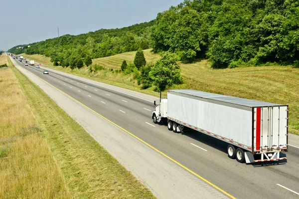 Beautiful Landscape Shown With Truck On Highway — Stock Photo, Image