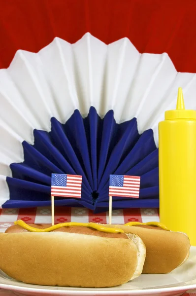 Patriotic Food With Little Flags (Focus On The Little Flags) — Stock Photo, Image