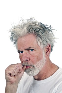 Yaşlı adam onun başparmak emme