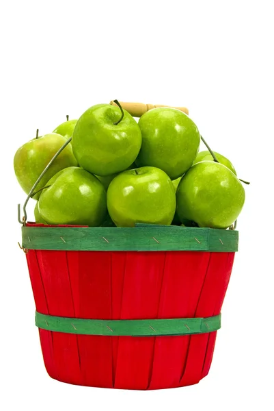 Kleiner Korb leckerer grüner Äpfel — Stockfoto