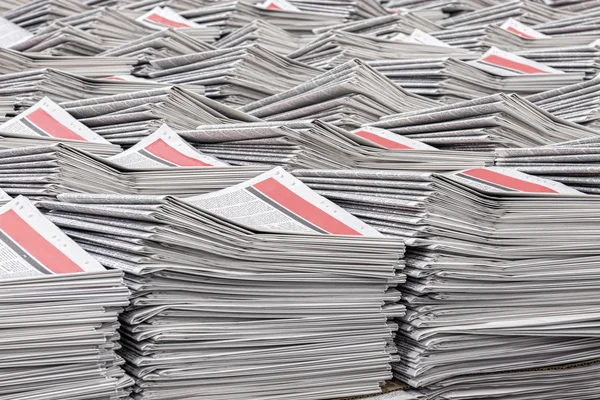 Gazeteler yığınları ambar — Stok fotoğraf