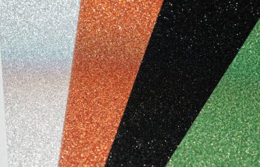 renkli kırmızı, yeşil, gri, siyah çizgili ışıltılı arka plan dokusu tasarım için renkli renklerle parıldayan materyalin yumuşak ışıltısı