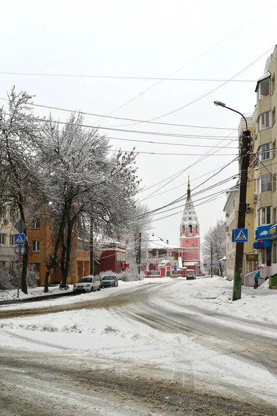 Wieczorne ulice Kaluga w Nowy Rok wakacje — Zdjęcie stockowe