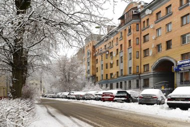 Kaluga 'nın gündüz sokakları Yeni Yıl tatili