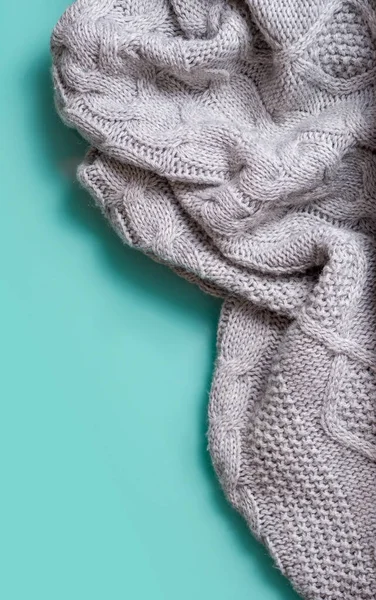 Складки сірого теплого плед для зимової шерсті, ви можете побачити Петті і нитки . — стокове фото