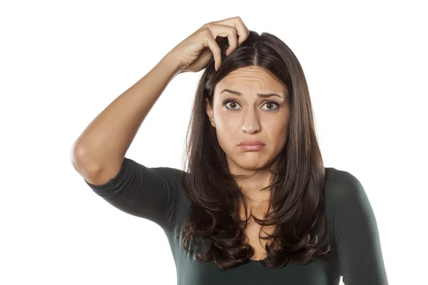 Geschrokken jonge vrouw — Stockfoto