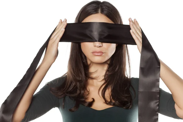 Woman blindfolding herself — Stock Photo, Image