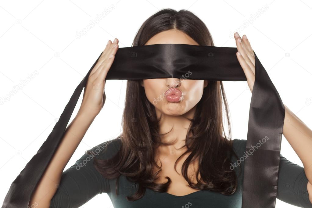 woman blindfolding herself