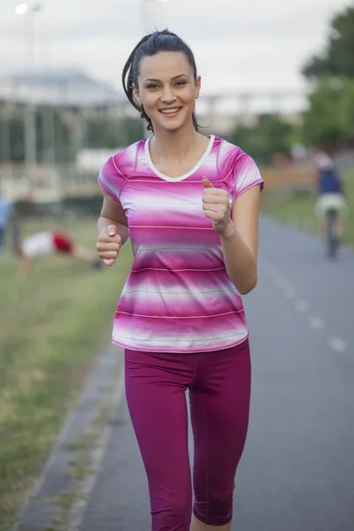 Boldog asszony jogging — Stock Fotó