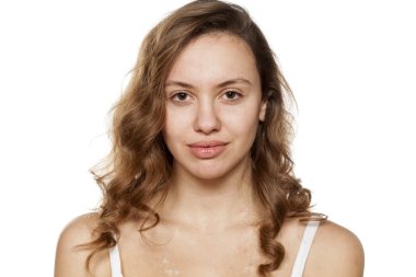 makyaj olmadan pozitif kadın