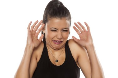 kadın bir şey tarafından bıkkın