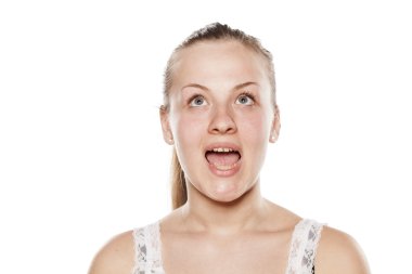 yukarı doğru seyir sarışın