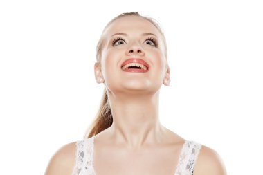 yukarı doğru seyir sarışın