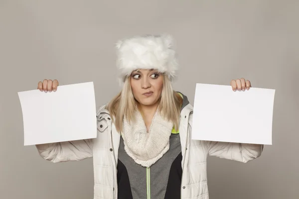 Publicité dans les vêtements d'hiver — Photo