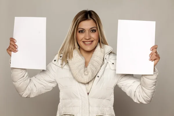 Publicité dans les vêtements d'hiver — Photo