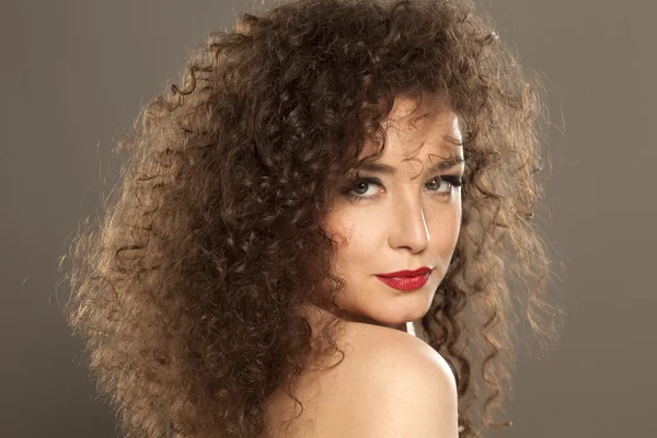 Menina com cabelo encaracolado — Fotografia de Stock