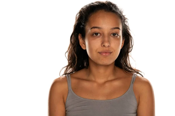 Retrato Hermosa Joven Latina Sobre Fondo Blanco — Foto de Stock