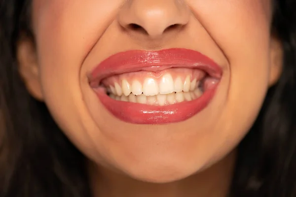 Detailní Záběr Ženy Ukazující Její Zdravé Zuby — Stock fotografie