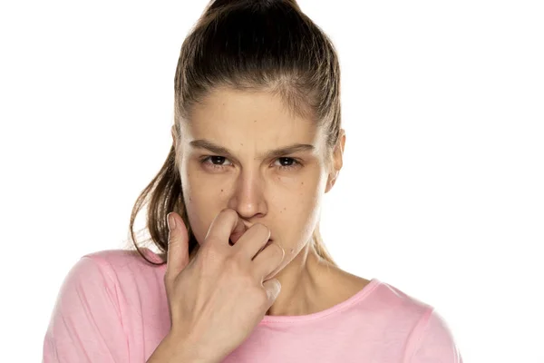 Portret Van Jonge Nerveuze Vrouw Bijten Haar Nagels Witte Achtergrond — Stockfoto