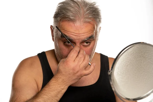 Homme Âge Moyen Avec Les Cheveux Gris Court Peigner Ses — Photo