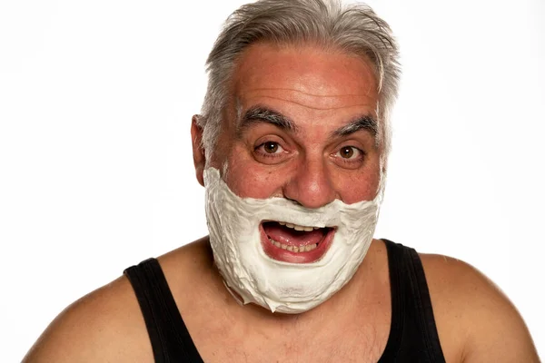 Ευτυχισμένος Μεσήλικας Άντρας Κοντά Γκρίζα Μαλλιά Ποζάροντας Αφρό Ξυρίσματος Λευκό — Φωτογραφία Αρχείου