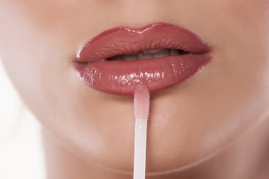 Dudak parlatıcısı