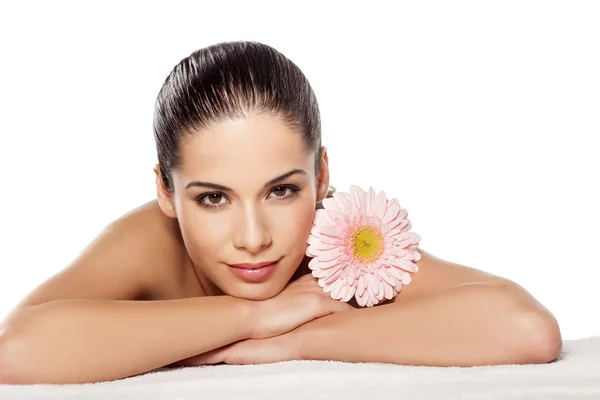 Donna con gerbera — Foto Stock