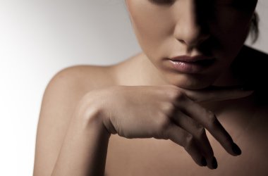 yarısı kadın yüzü