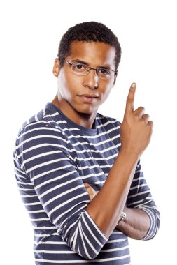 Ciddi adam koyu tenli