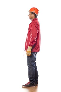 İşçi kask ve eldiven ile