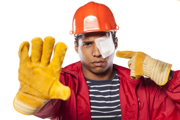 Worker with injured eye — Stock Photo, Image