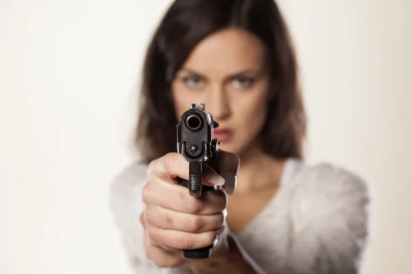 Girl with a gun — Stock Photo, Image