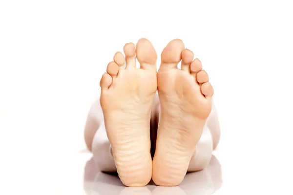 Kvinnas nakna fötter — Stockfoto