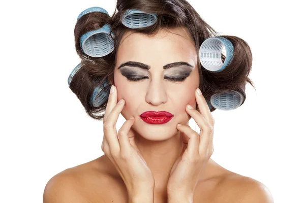 Lockenwickler und schlechtes Make-up — Stockfoto