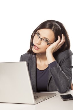 Kız çağrı merkezi