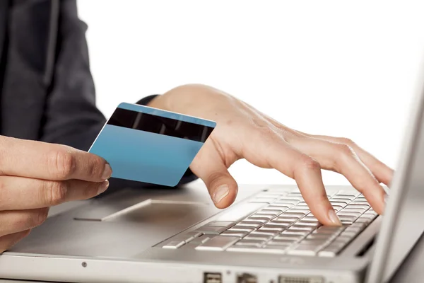 Hand holding credit card — Stock Photo, Image