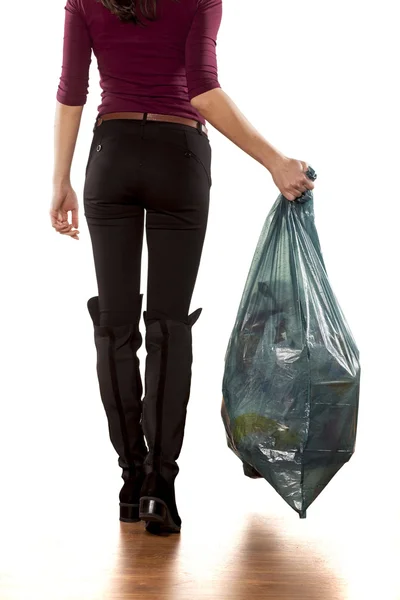 Woman holding garbage — Stock Photo, Image