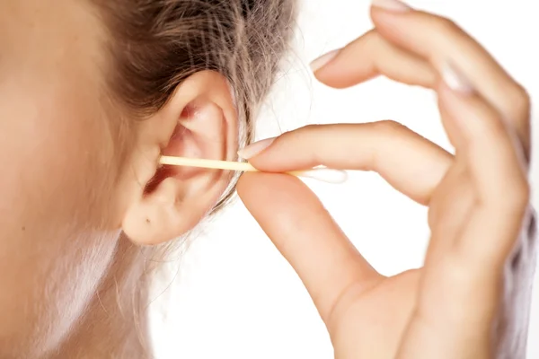 Гигиена ушей — стоковое фото