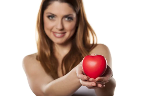 Woman offers heart — Stock Photo, Image