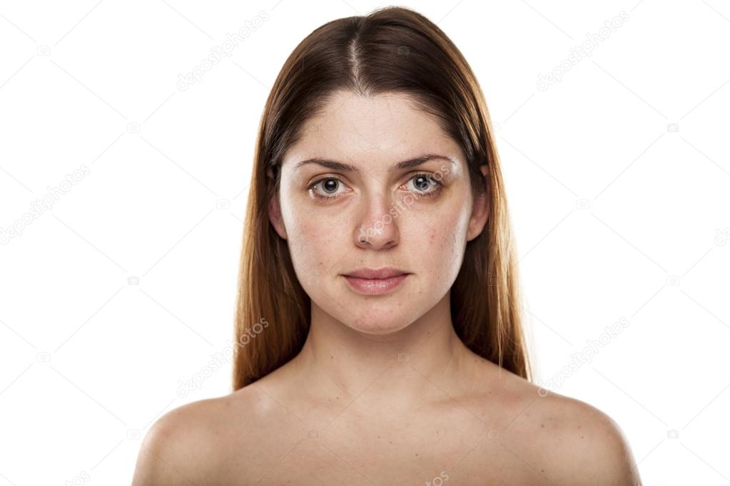 Mujer sin maquillaje fotos de stock, imágenes de Mujer sin maquillaje sin  royalties | Depositphotos