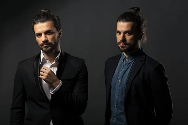 Dois homens com barba e um pão — Fotografia de Stock